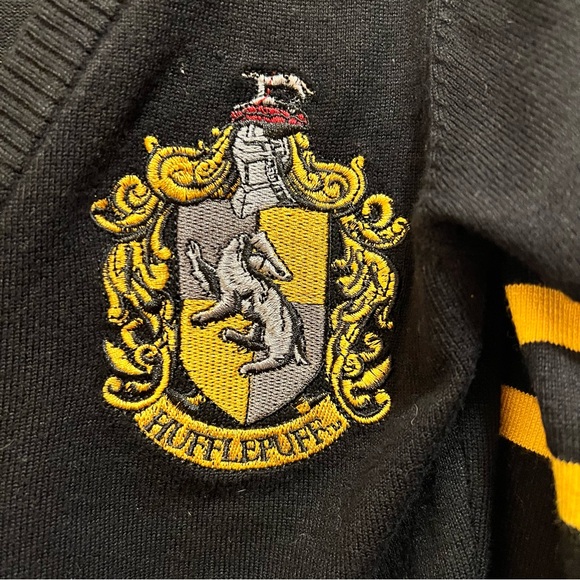Harry Potter Gryffindor House Cardigan 6 Button Down Sweater NWOT - Picture 2 of 4